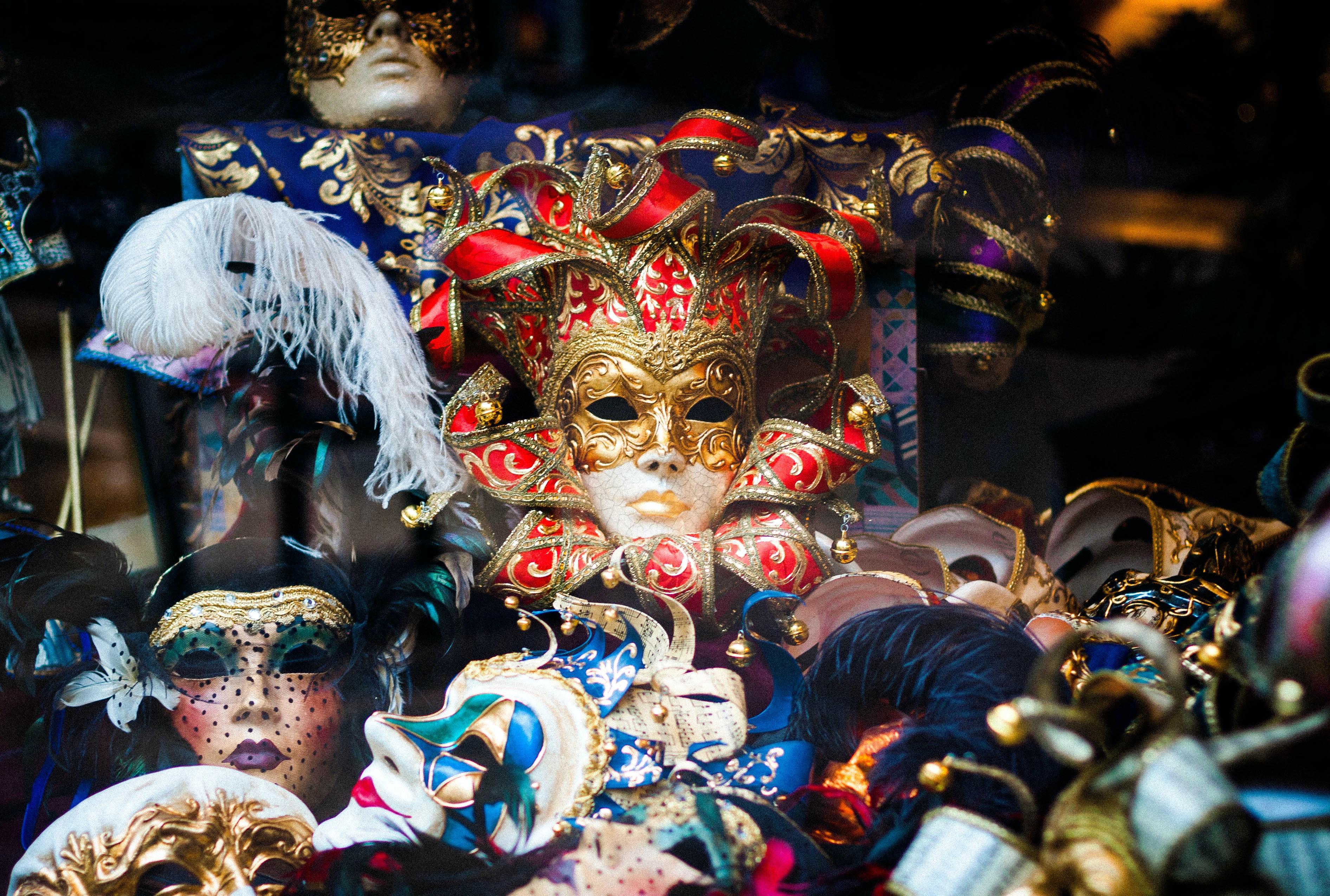 Face Covering llanydd-lloyd-5kL77tAHTqQ-unsplash