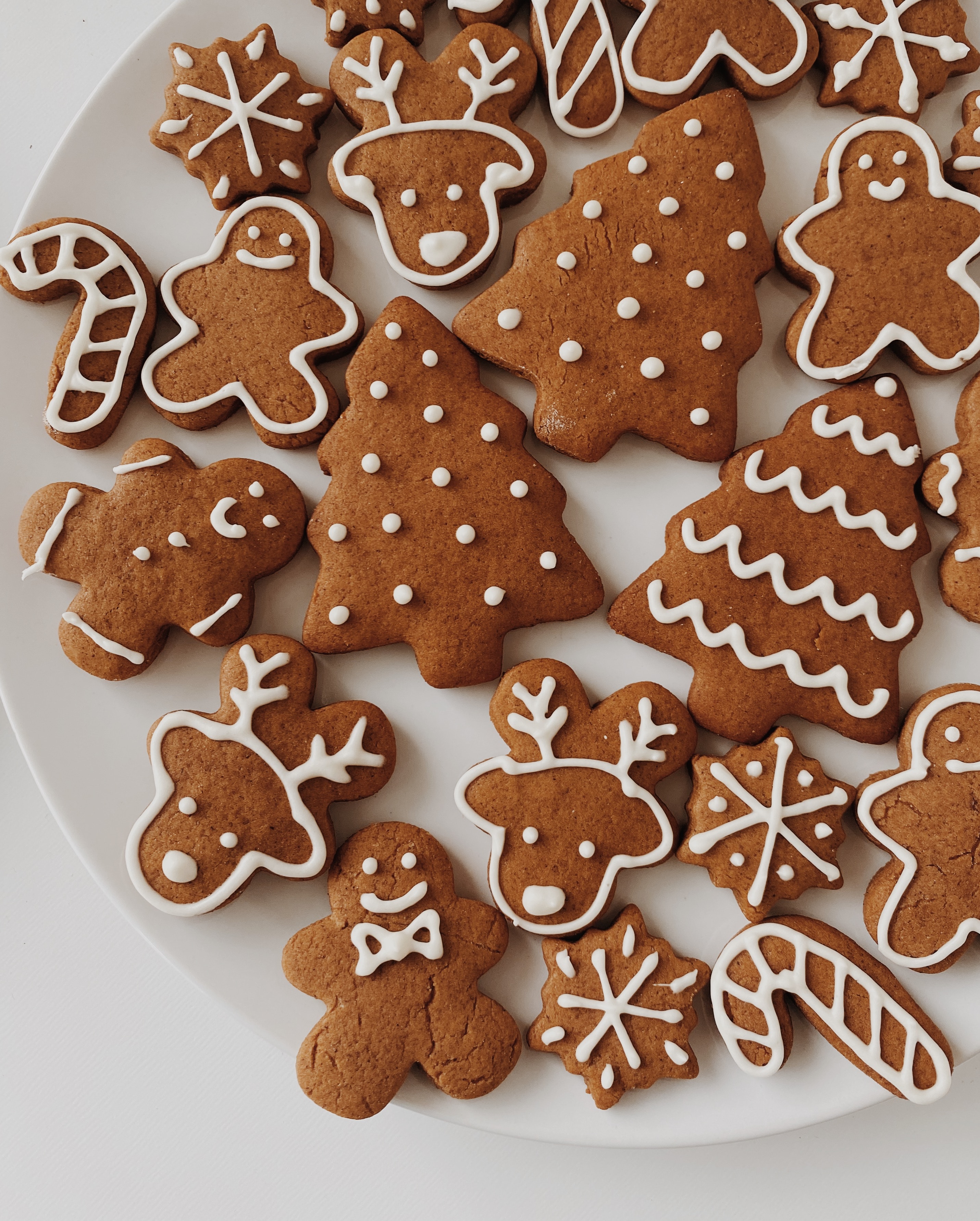 A Candid Guide to Navigating the Holidays casey-chae-3DrCZblTGoQ-unsplash