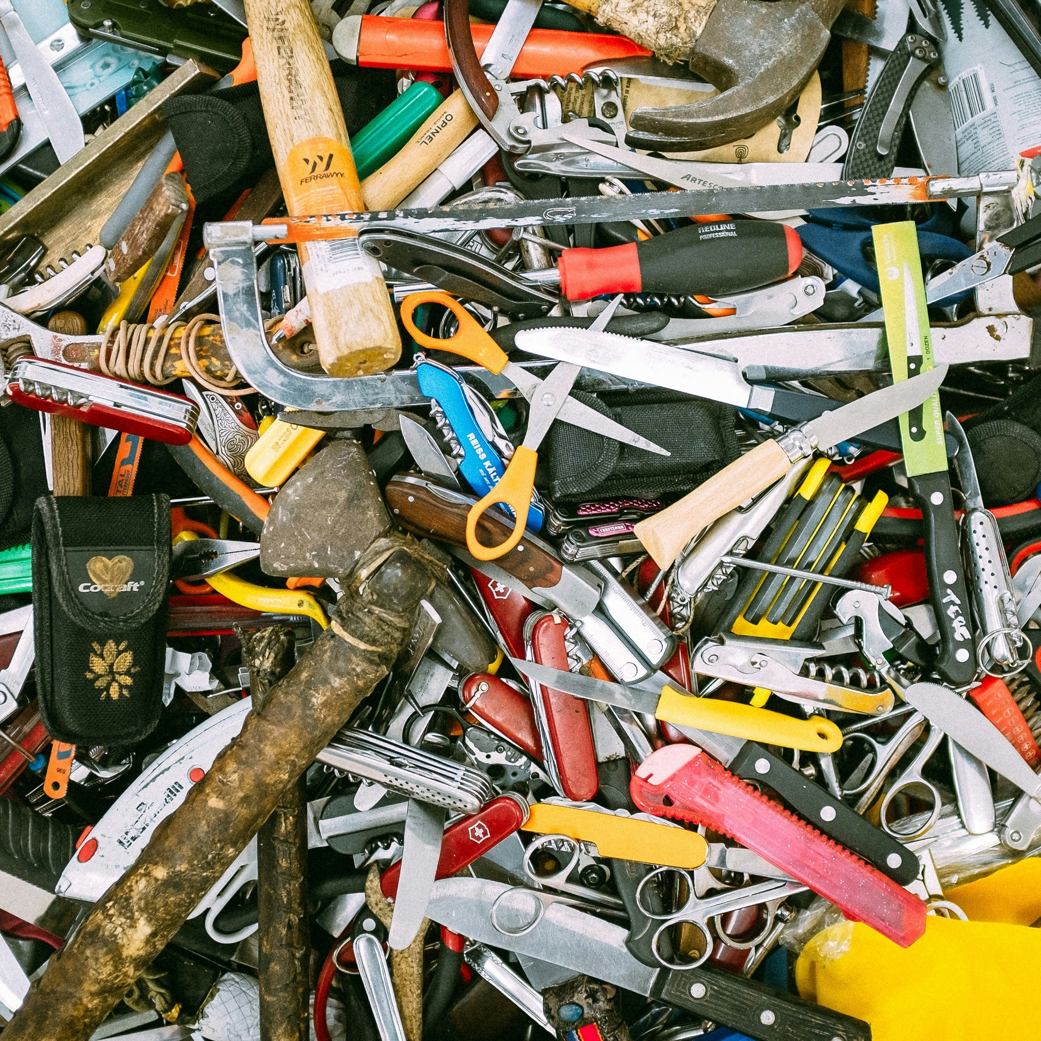 5 Steps to Declutter Your Life ashim-d-silva-Kw_zQBAChws-unsplash