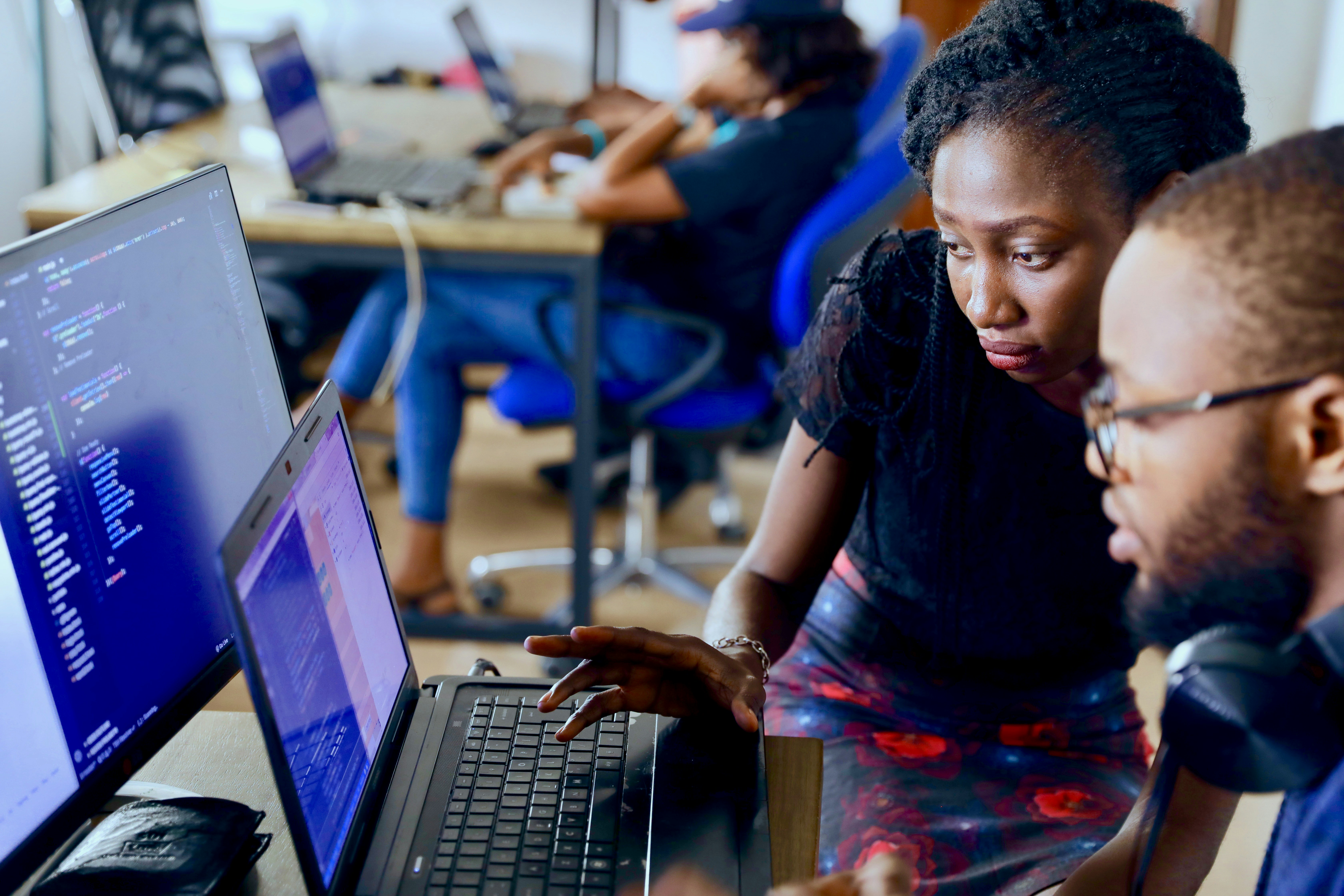 How Does Trauma Manifest at Work? desola-lanre-ologun-kwzWjTnDPLk-unsplash